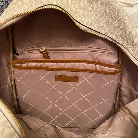 Michael Kors Large backpack purse White/cream and Tan with Gold zippers - Picture 8 of 12